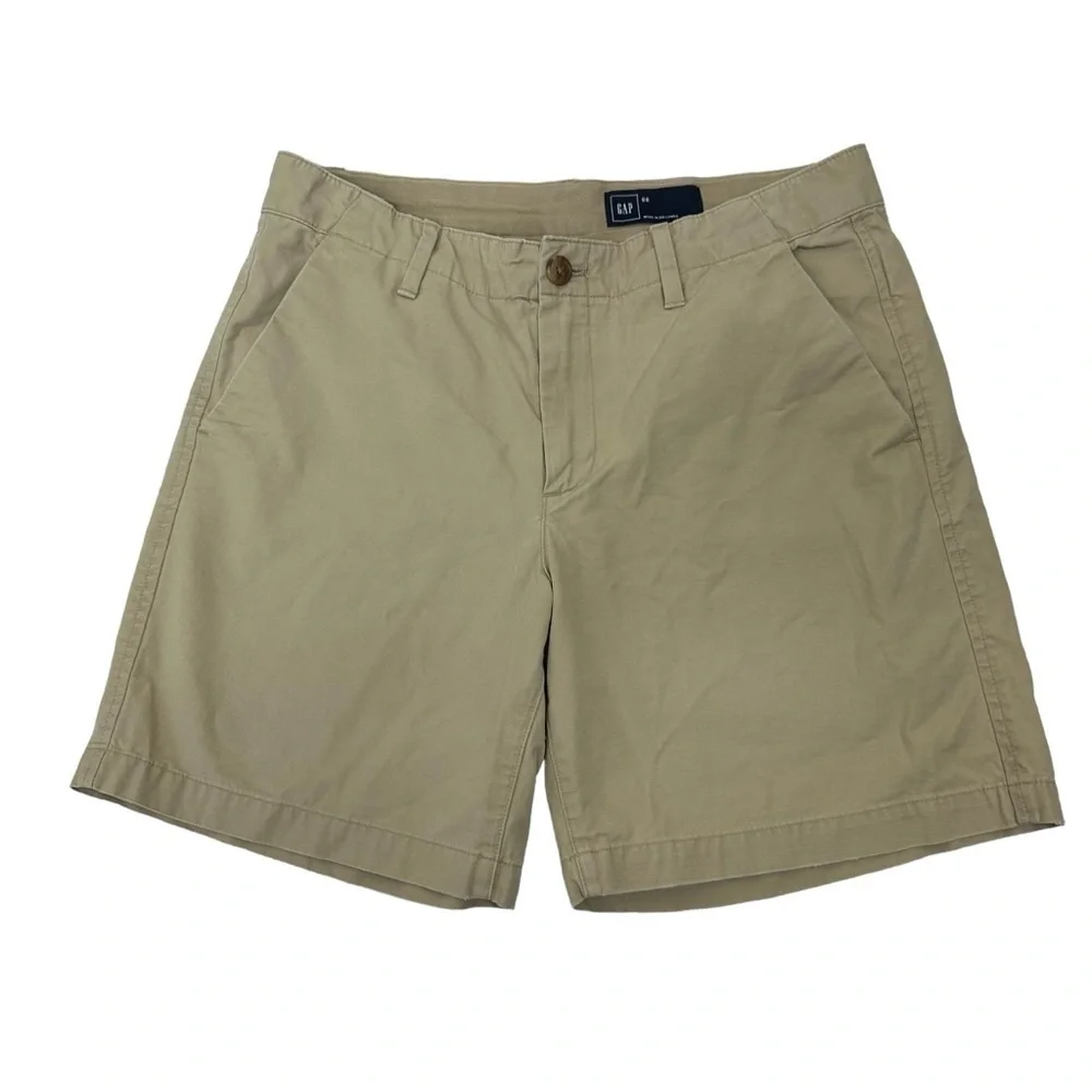 GAP Tan Iconic Khaki Women’s Girlfriend Roll Short, size 6